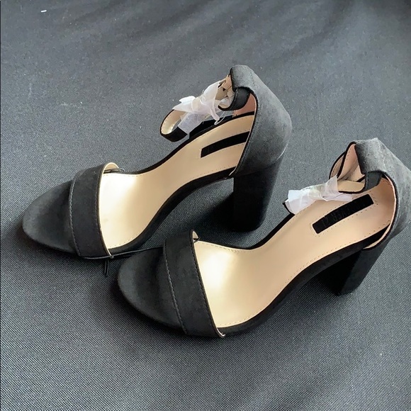 💚 Strappy Heel 💚 - Picture 2 of 5